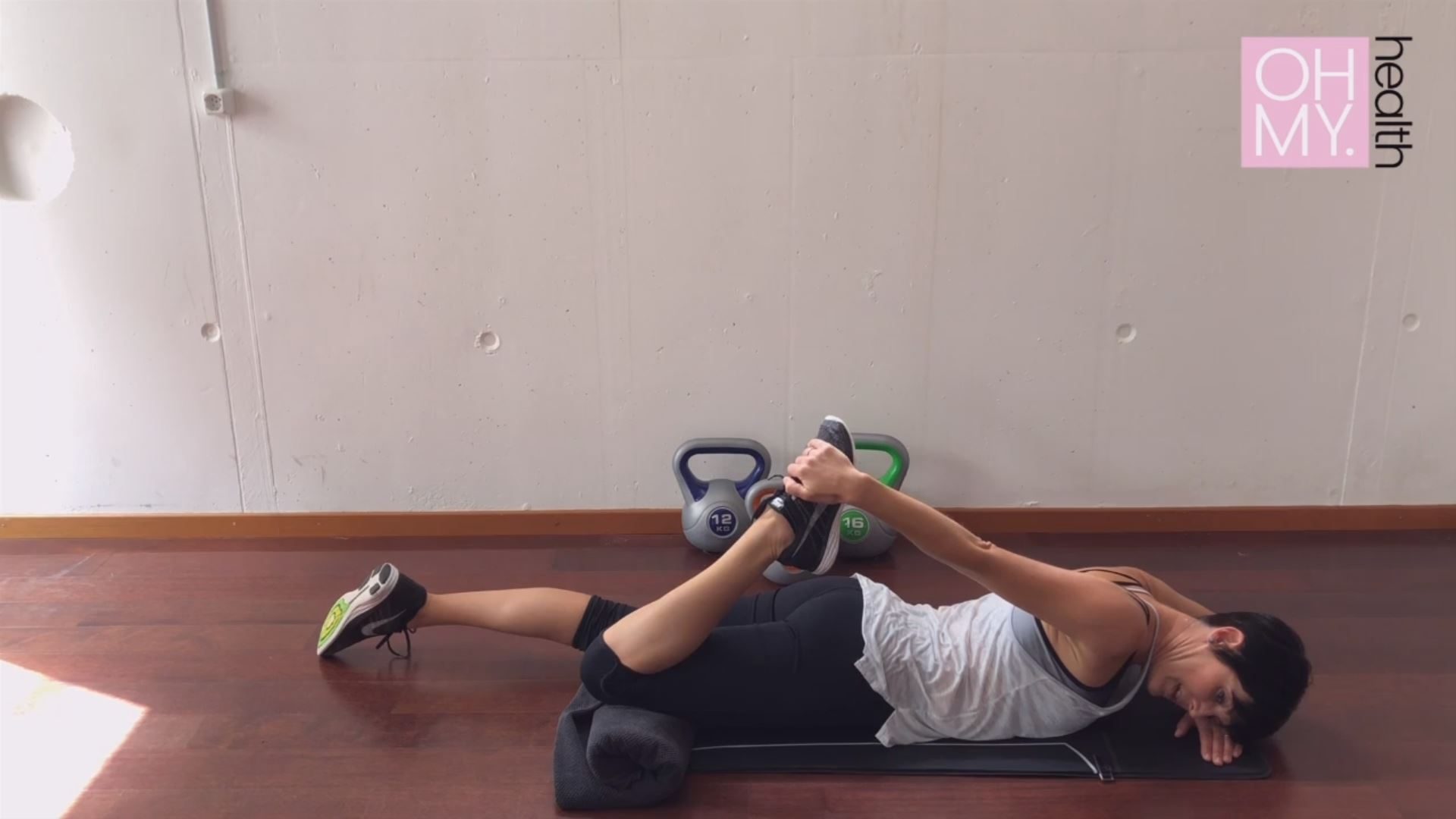 Hip Flexor Exercise - Stretch for tight hip flexor muscles Oh My Health